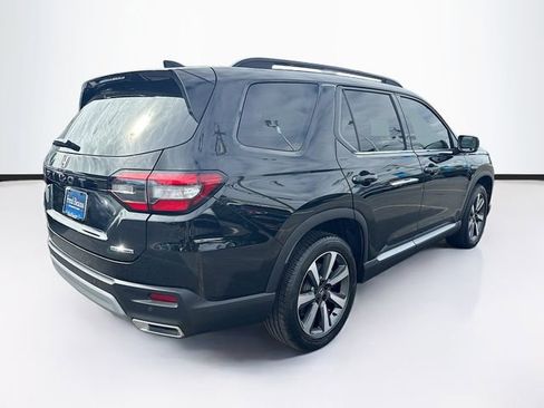 Certified 2025 Honda Pilot Touring image 9