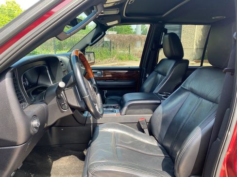 Used 2015 Lincoln Navigator 2WD image 10