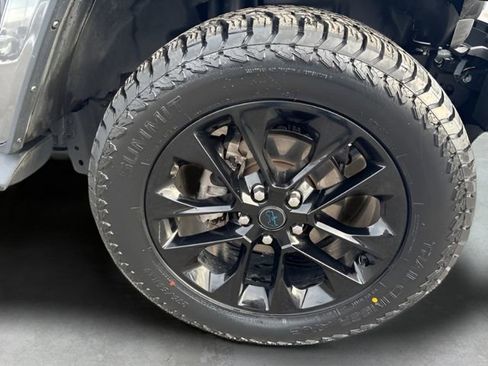 Used 2024 Jeep Wrangler Unlimited Sahara w/ Technology Group image 12