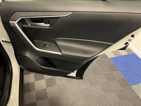 Used 2020 Toyota RAV4 XLE w/ Convenience Package image 15