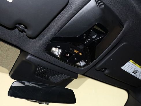 Used 2025 BMW X1 xDrive28i w/ Technology Package image 25