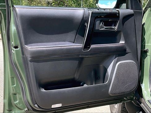 Used 2022 Toyota 4Runner TRD Off-Road Premium w/ Moonroof Package AWD/4WD image 43