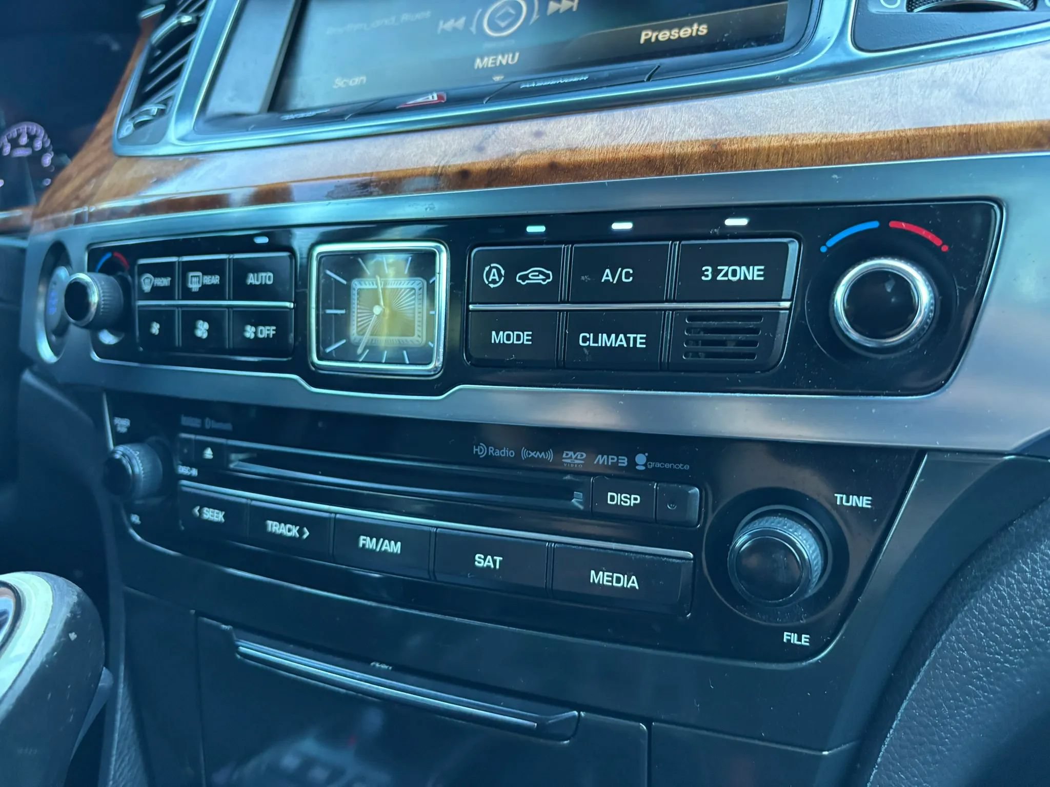 Used 2014 Hyundai Equus Signature RWD image 30