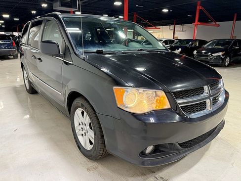 Used 2017 Dodge Grand Caravan Crew image 8