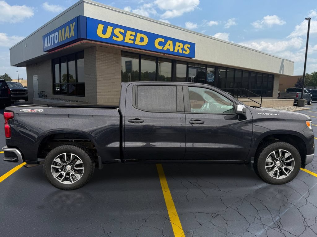 Used 2024 Chevrolet Silverado 1500 LT AWD/4WD image 2
