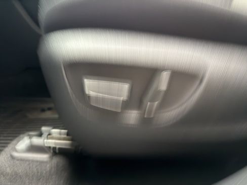 Used 2023 Toyota Highlander LE image 18