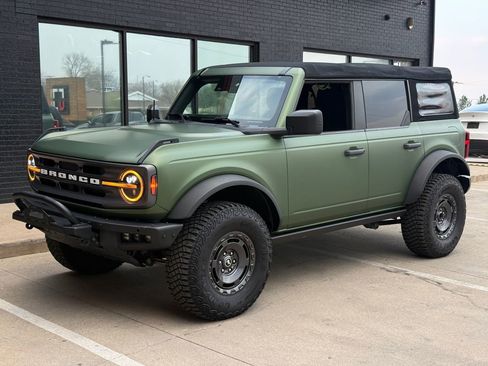 Used 2022 Ford Bronco Big Bend w/ Sasquatch Package AWD/4WD image 16