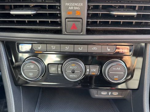 Used 2024 Volkswagen Jetta SE image 32