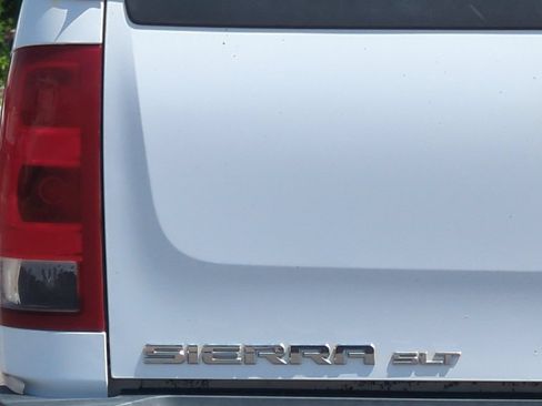 Used 2011 GMC Sierra 2500 SLT w/ SLT Convenience Package AWD/4WD image 43