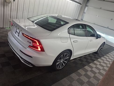 Used 2022 Volvo S60 B5 Momentum AWD/4WD image 2