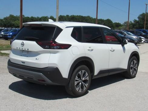 Used 2023 Nissan Rogue SV FWD image 3