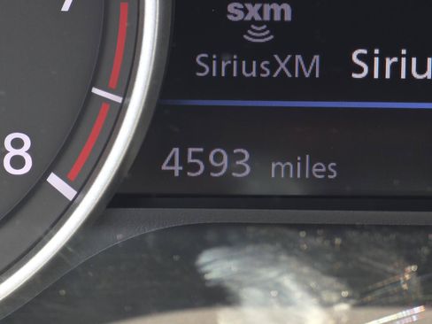 Used 2025 Nissan Sentra SR w/ SR Premium Package FWD image 24