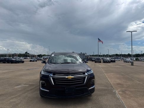 Used 2023 Chevrolet Traverse LT FWD image 4