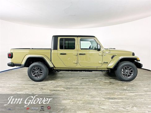 New 2025 Jeep Gladiator Sport image 10