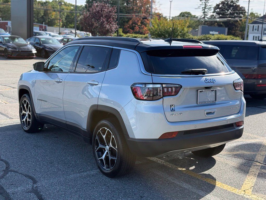 Used 2024 Jeep Compass Limited AWD/4WD image 3