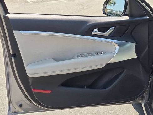 Used 2025 Genesis G70 2.5T RWD image 11