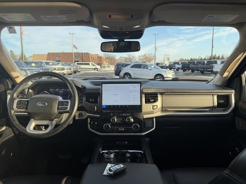 Used 2022 Ford Expedition XLT image 36