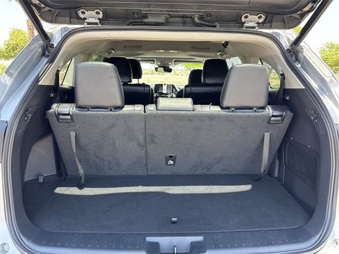 Used 2022 Toyota Highlander XLE image 26