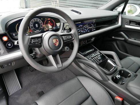 New 2026 Porsche Cayenne image 4