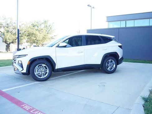 New 2026 Hyundai Tucson SE image 4