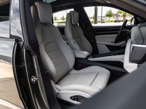 Certified 2025 Porsche Macan 4 Electric AWD/4WD image 41