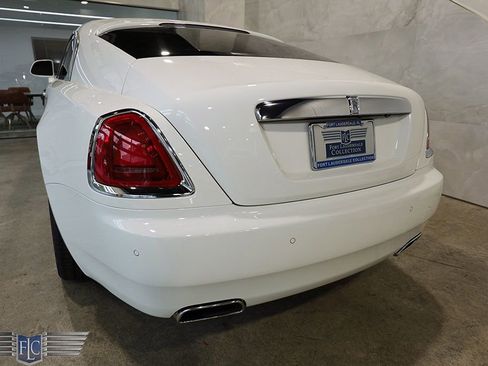 Used 2015 Rolls-Royce Wraith RWD image 12