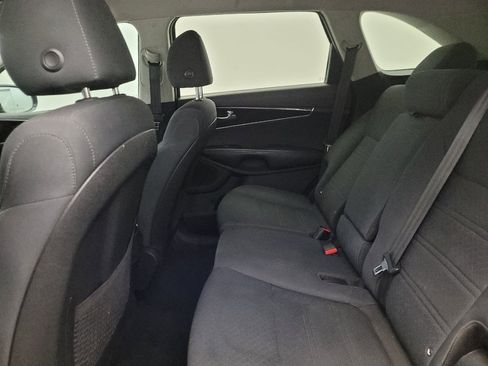 Used 2020 Kia Sorento LX FWD image 18