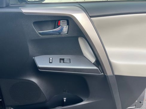 Used 2018 Toyota RAV4 XLE image 31