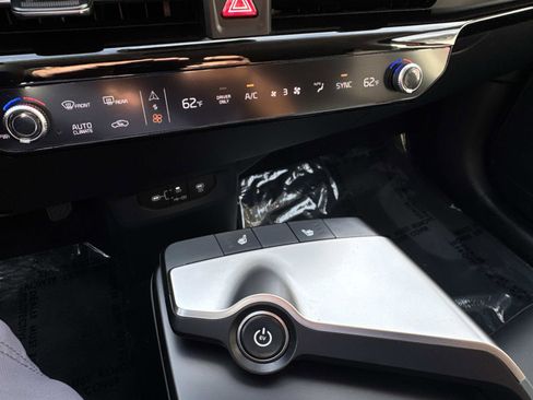 Used 2025 Kia EV6 Light image 24