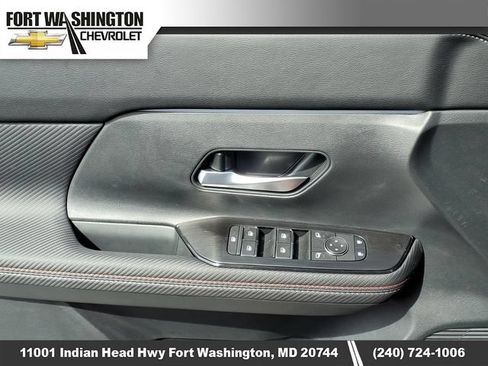Used 2026 Nissan Kicks SR FWD image 6