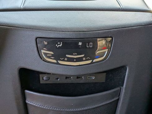 Used 2020 Cadillac Escalade Platinum image 34