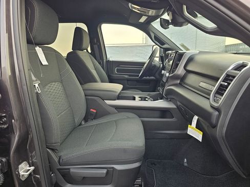 New 2026 RAM 2500 Laramie AWD/4WD image 14