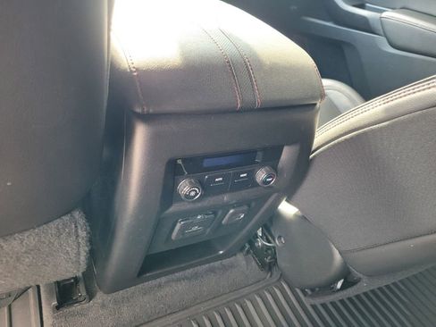 Used 2022 Chevrolet Traverse RS image 8