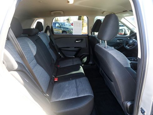 Used 2023 Nissan Rogue SV image 21