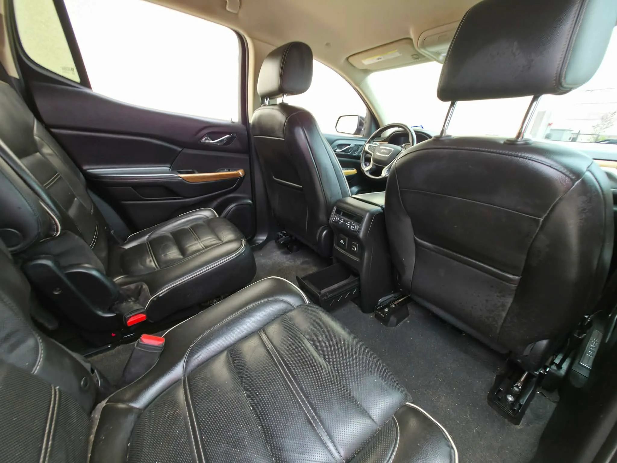 Used 2018 GMC Acadia Denali w/ Technology Package FWD image 17