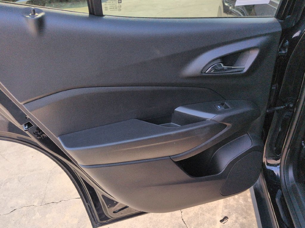 Used 2025 Chevrolet Trax LT w/ LT Convenience Package FWD image 26