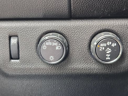 Used 2022 Chevrolet Colorado ZR2 AWD/4WD image 25