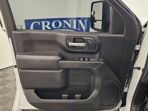 Used 2022 Chevrolet Silverado 2500 Custom w/ Custom Value Package AWD/4WD image 2