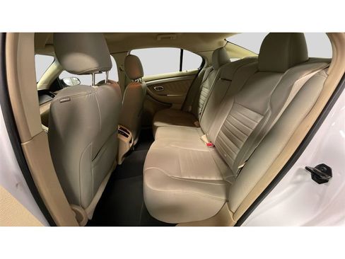 Used 2015 Ford Taurus SE image 15