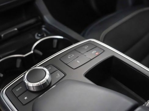 Used 2013 Mercedes-Benz ML 63 AMG 4MATIC image 31