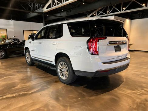 Used 2022 GMC Yukon SLT w/ SLT Premium Package image 3