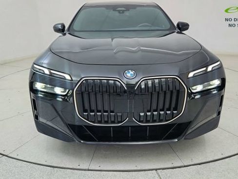 Used 2025 BMW i7 eDrive50 w/ M Sport Package RWD image 13