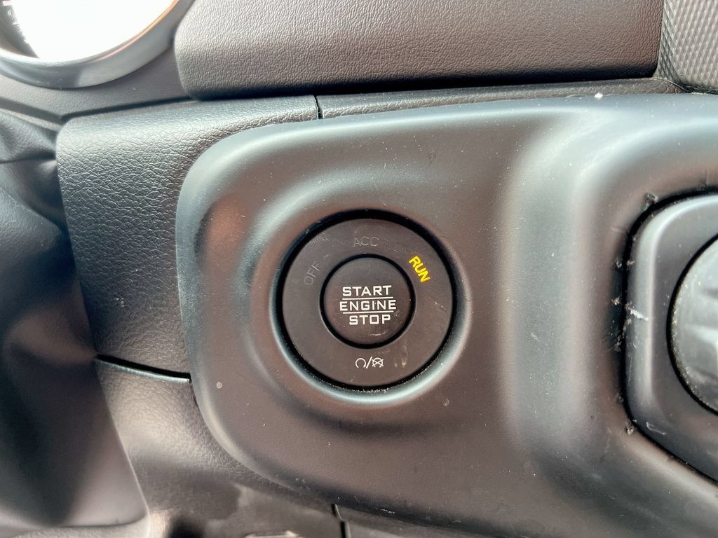 Used 2023 Jeep Gladiator Overland AWD/4WD image 15