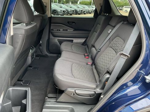 Used 2025 Nissan Pathfinder SV FWD image 15