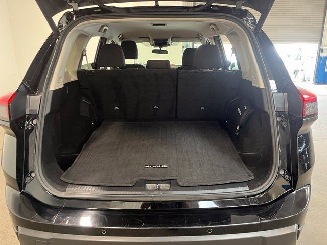 Used 2025 Nissan Rogue SV FWD image 17