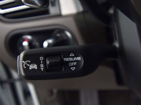 Used 2025 Porsche Macan image 29