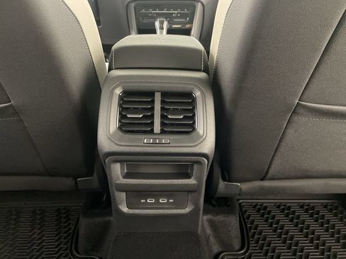 New 2026 Volkswagen Taos SE AWD/4WD image 20
