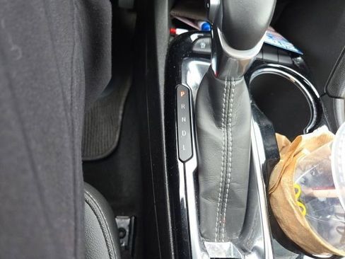 Used 2020 Buick Encore GX Preferred w/ Cold Weather Comfort Package FWD image 11