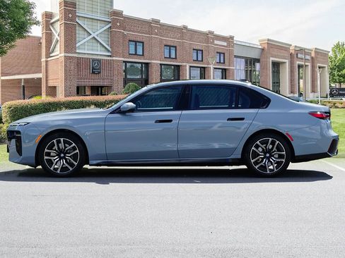 Used 2024 BMW 740i xDrive w/ Premium Package AWD/4WD image 8