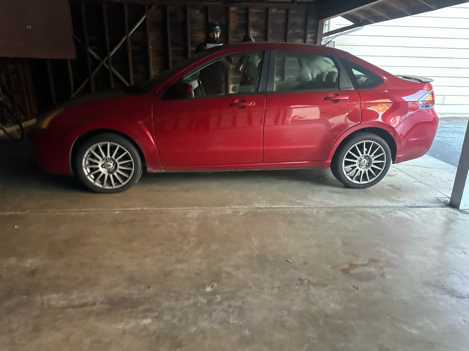 Used 2010 Ford Focus SES FWD image 2